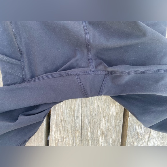 Lululemon leggings sz 4 - Picture 6 of 9